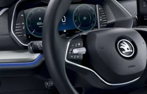 Skoda Octavia - intérieur Commande vocale au volant de la voiture
