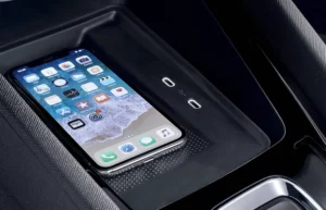 Skoda Octavia - intérieur système de connectivité phone box - port usb-C et chargement par induction
